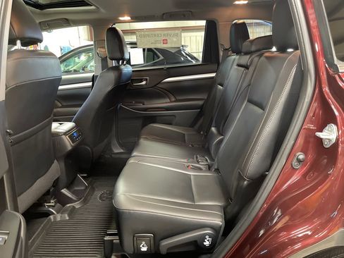Certified 2019 Toyota Highlander XLE AWD/4WD image 27