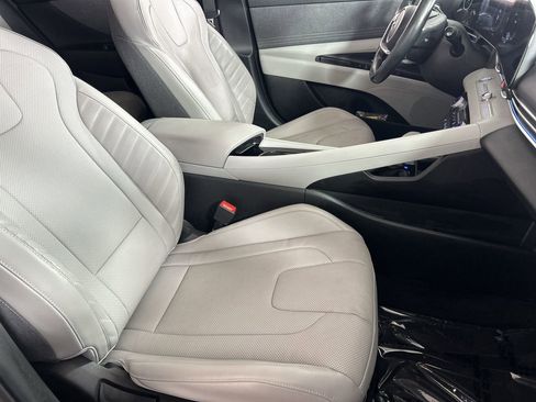 Used 2021 Hyundai Elantra Limited FWD image 26