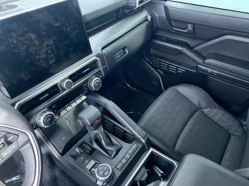 Used 2025 Toyota 4Runner TRD Off-Road Premium AWD/4WD image 23