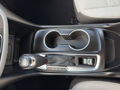 Certified 2021 Chevrolet Equinox LS image 22