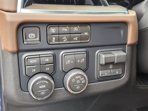 New 2026 Chevrolet Suburban High Country image 17