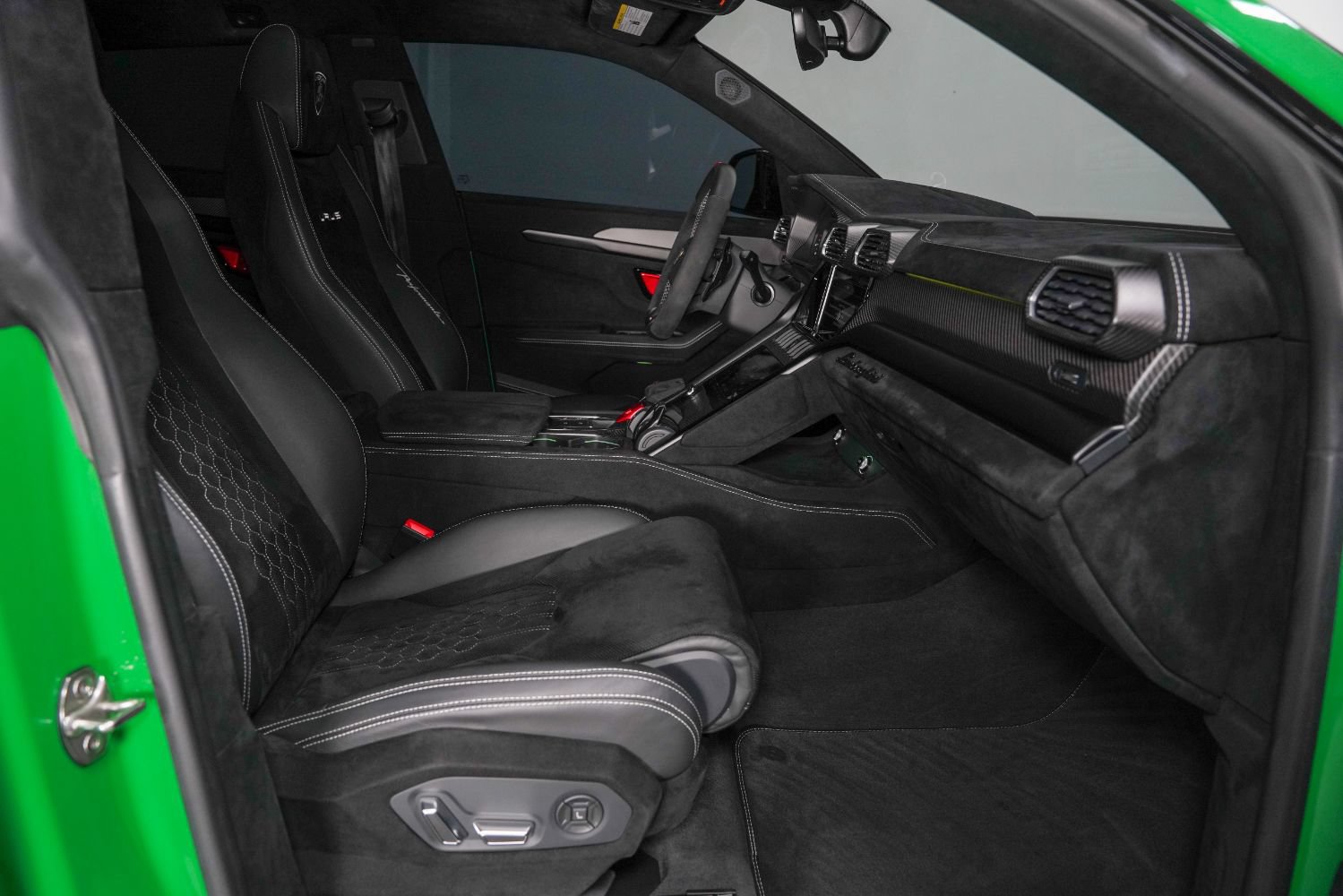 Used 2023 Lamborghini Urus Performante AWD/4WD image 33