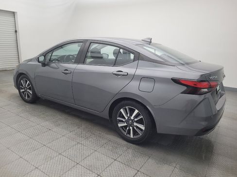Used 2021 Nissan Versa SV image 3