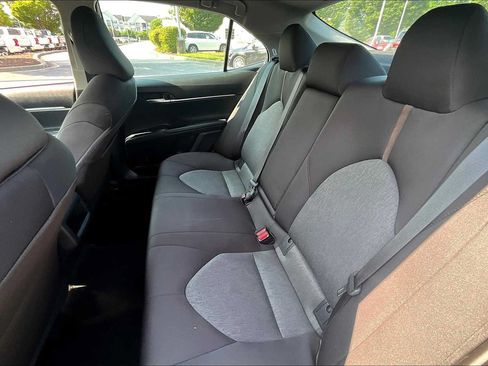 Used 2019 Toyota Camry LE FWD image 18