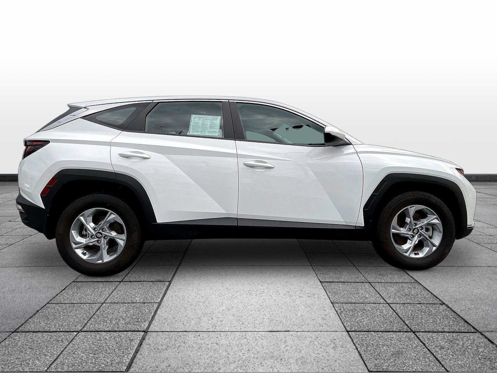 Used 2024 Hyundai Tucson SE AWD/4WD image 4