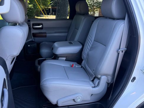Used 2017 Toyota Sequoia Platinum AWD/4WD image 29