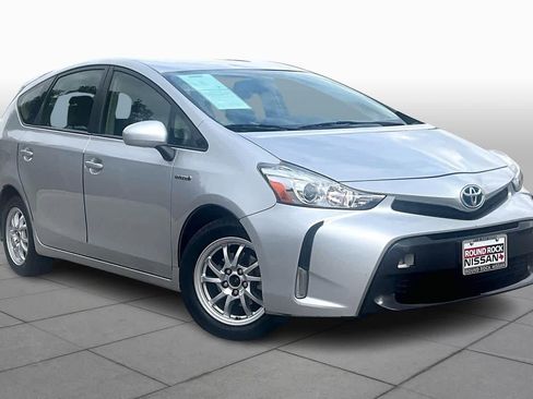 Used 2017 Toyota Prius V Four image 2