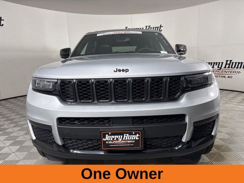 Used 2023 Jeep Grand Cherokee L Laredo image 3