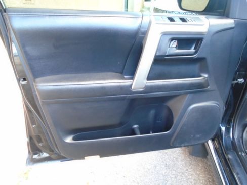 Used 2013 Toyota 4Runner Limited image 8