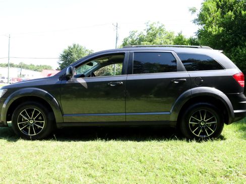 Used 2018 Dodge Journey SE w/ Popular Equipment Group image 2