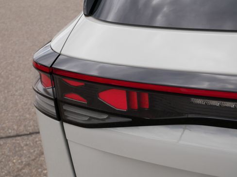 Certified 2025 Volkswagen Tiguan SEL R-Line AWD/4WD image 17