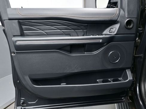 Used 2023 Ford Expedition Platinum image 10