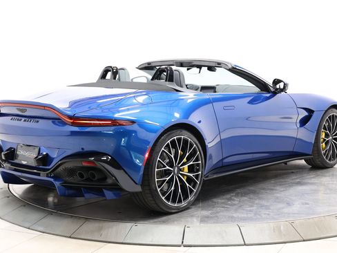 Used 2023 Aston Martin V8 Vantage Roadster RWD image 4