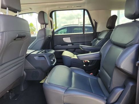 Used 2025 Ford Expedition Max Active AWD/4WD image 11