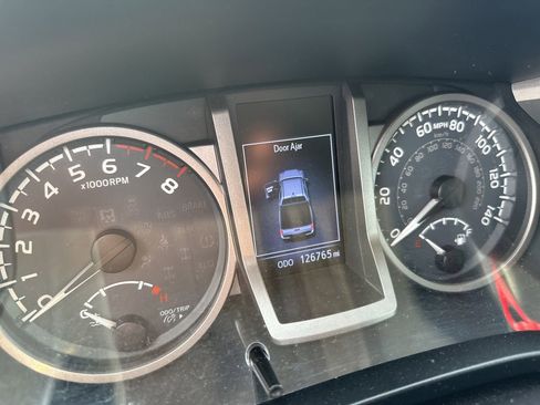 Used 2016 Toyota Tacoma SR5 RWD image 7