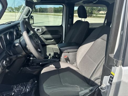 Certified 2023 Jeep Wrangler Sport AWD/4WD image 18