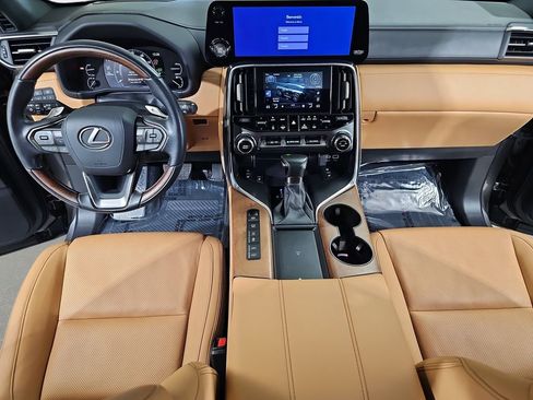 Certified 2024 Lexus LX 600 4WD w/ Luxury Package image 9