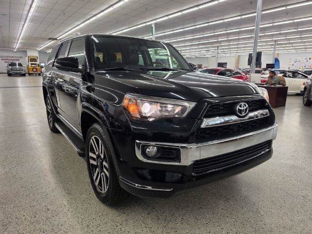 Used 2017 Toyota 4Runner Limited AWD/4WD image 3