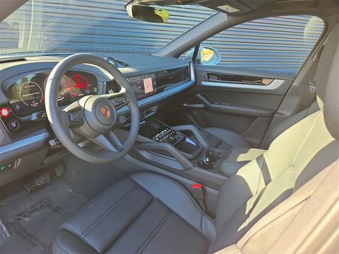 New 2026 Porsche Cayenne Coupe image 4