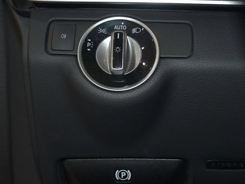 Used 2016 Mercedes-Benz E 400 4MATIC Sedan image 8