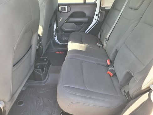 Used 2021 Jeep Wrangler Unlimited Sahara AWD/4WD image 10