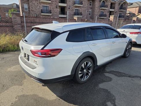 Used 2018 Buick Regal Preferred w/ Sights and Sounds Package AWD/4WD image 9