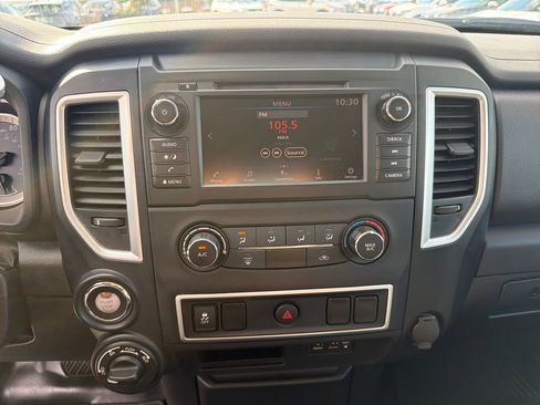 Used 2019 Nissan Titan S image 37