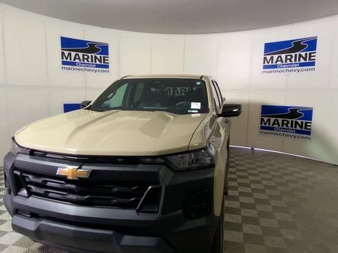 Used 2024 Chevrolet Colorado W/T w/ Technology Package AWD/4WD image 5
