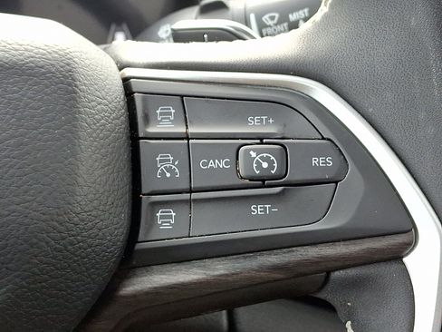 Certified 2025 Jeep Grand Cherokee Limited w/ Luxury Tech Group II image 24