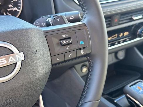 Used 2025 Nissan Rogue SV image 31