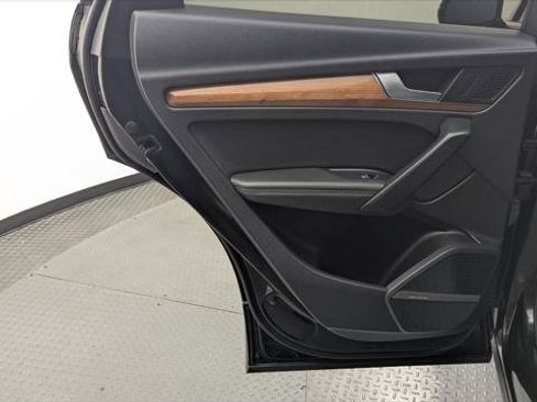 Used 2021 Audi Q5 e Premium Plus w/ Premium Plus Package image 15