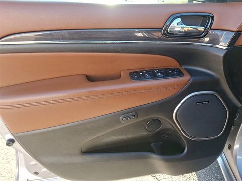 Used 2020 Jeep Grand Cherokee Overland image 12