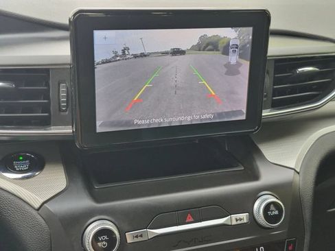 Used 2020 Ford Explorer XLT w/ Equipment Group 202A AWD/4WD image 12