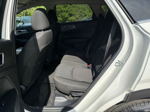 Used 2025 Kia Sportage LX image 23