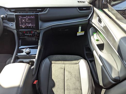 New 2025 Jeep Grand Cherokee L Altitude AWD/4WD image 16