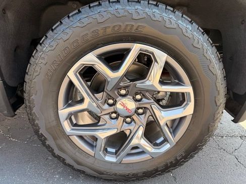 Used 2026 GMC Sierra 1500 SLT w/ SLT Premium Plus Package AWD/4WD image 17