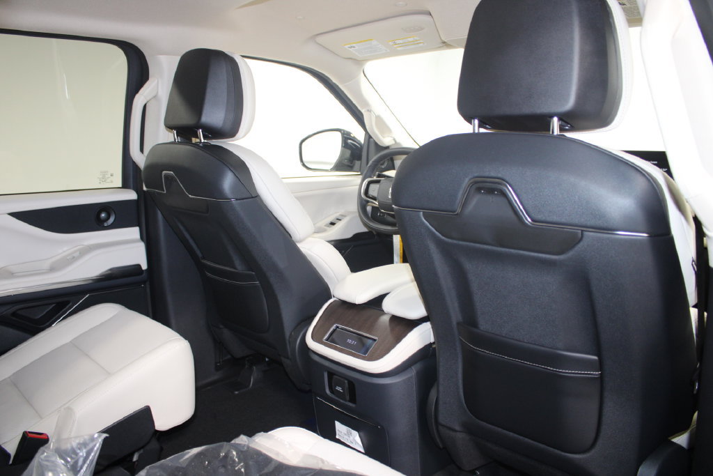 New 2027 Lincoln Navigator Premiere RWD image 36