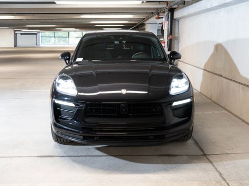 Certified 2023 Porsche Macan AWD/4WD image 6