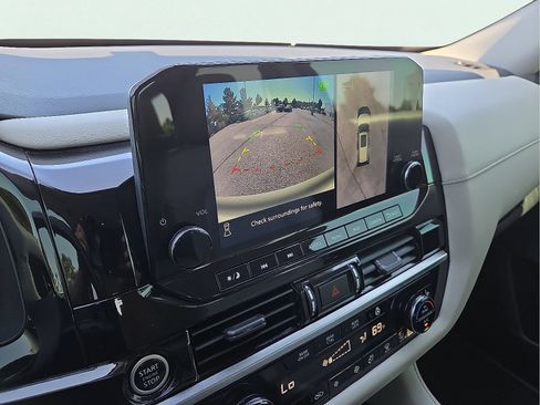 Used 2022 Nissan Pathfinder SL FWD image 18