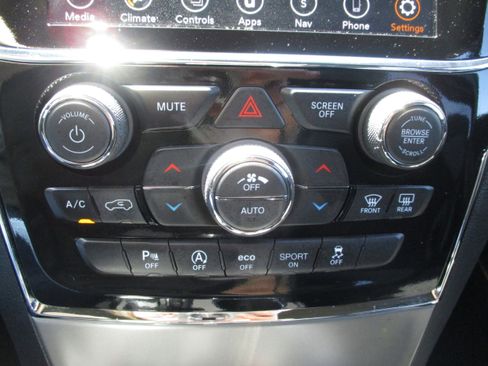 Used 2022 Jeep Grand Cherokee Laredo X image 29