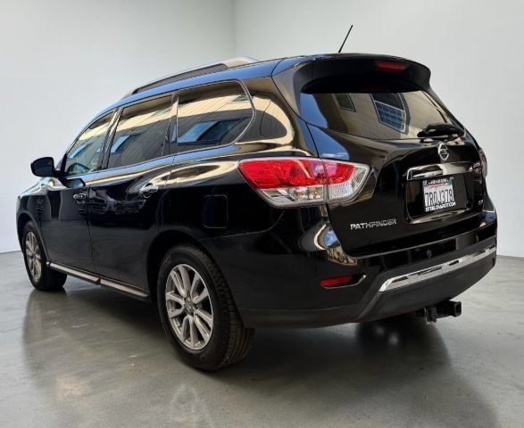 Used 2016 Nissan Pathfinder SV FWD image 4