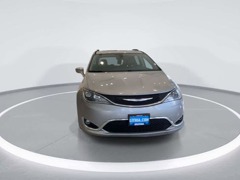 Used 2018 Chrysler Pacifica Limited FWD image 3