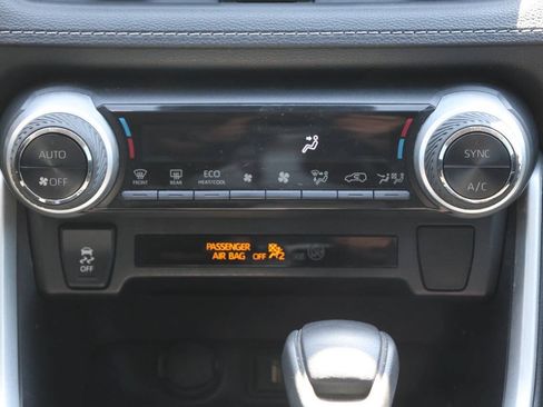 Used 2021 Toyota RAV4 LE AWD/4WD image 21