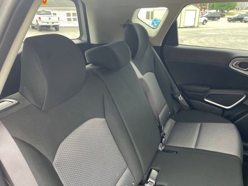 Used 2025 Kia Soul LX w/ LX Technology Package FWD image 33