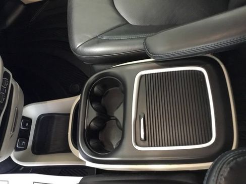 Used 2021 Chrysler Pacifica Touring-L FWD image 31