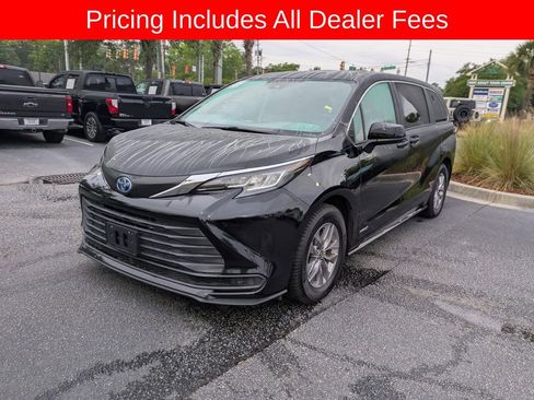 Certified 2021 Toyota Sienna LE FWD image 9
