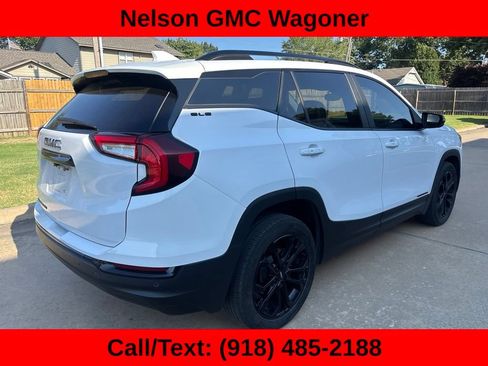 Used 2022 GMC Terrain SLE w/ Driver Convenience Package FWD image 5