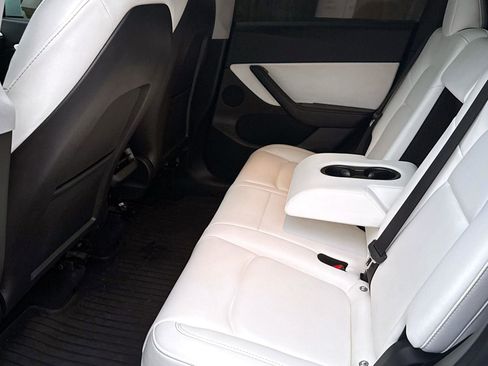 Used 2022 Tesla Model Y Performance image 30