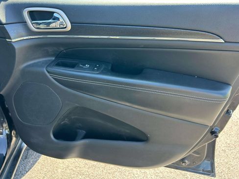 Used 2017 Jeep Grand Cherokee Limited AWD/4WD image 24