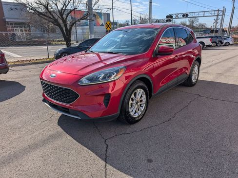 Used 2020 Ford Escape SE FWD image 1